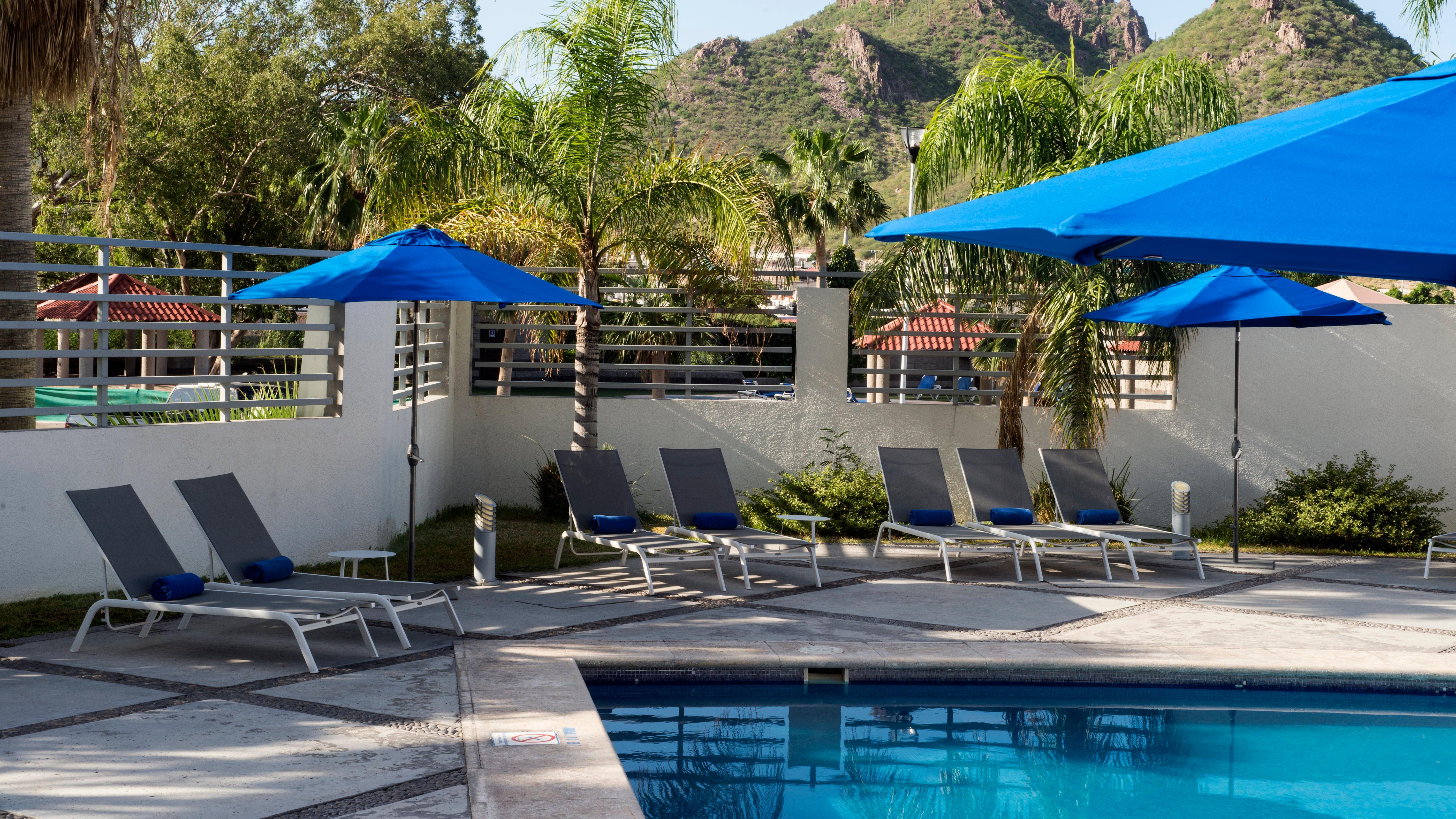 Holiday Inn Express Guaymas By Ihg Zewnętrze zdjęcie The pool at the Beverly Hills Hotel