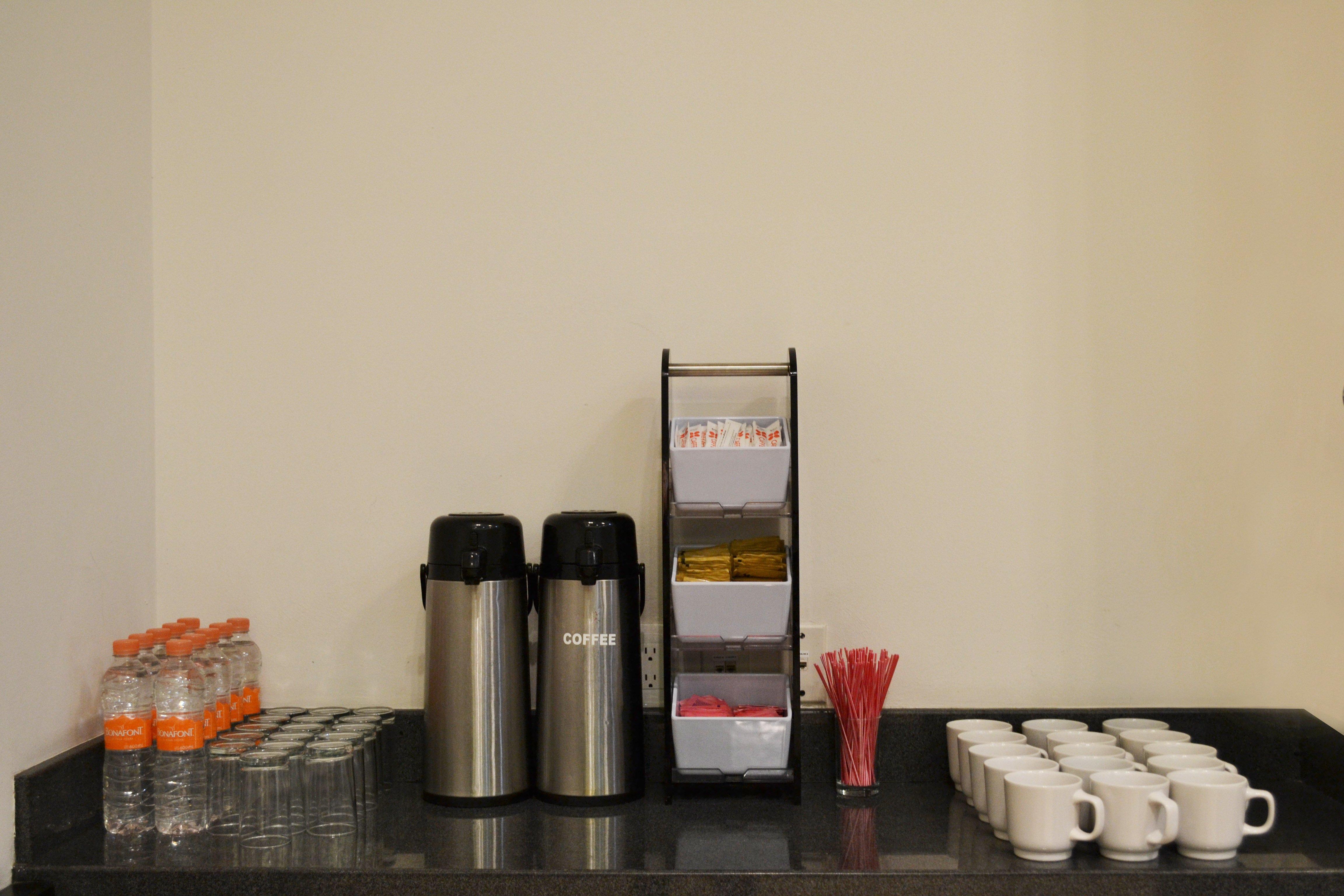 Holiday Inn Express Guaymas By Ihg Zewnętrze zdjęcie Coffee station
