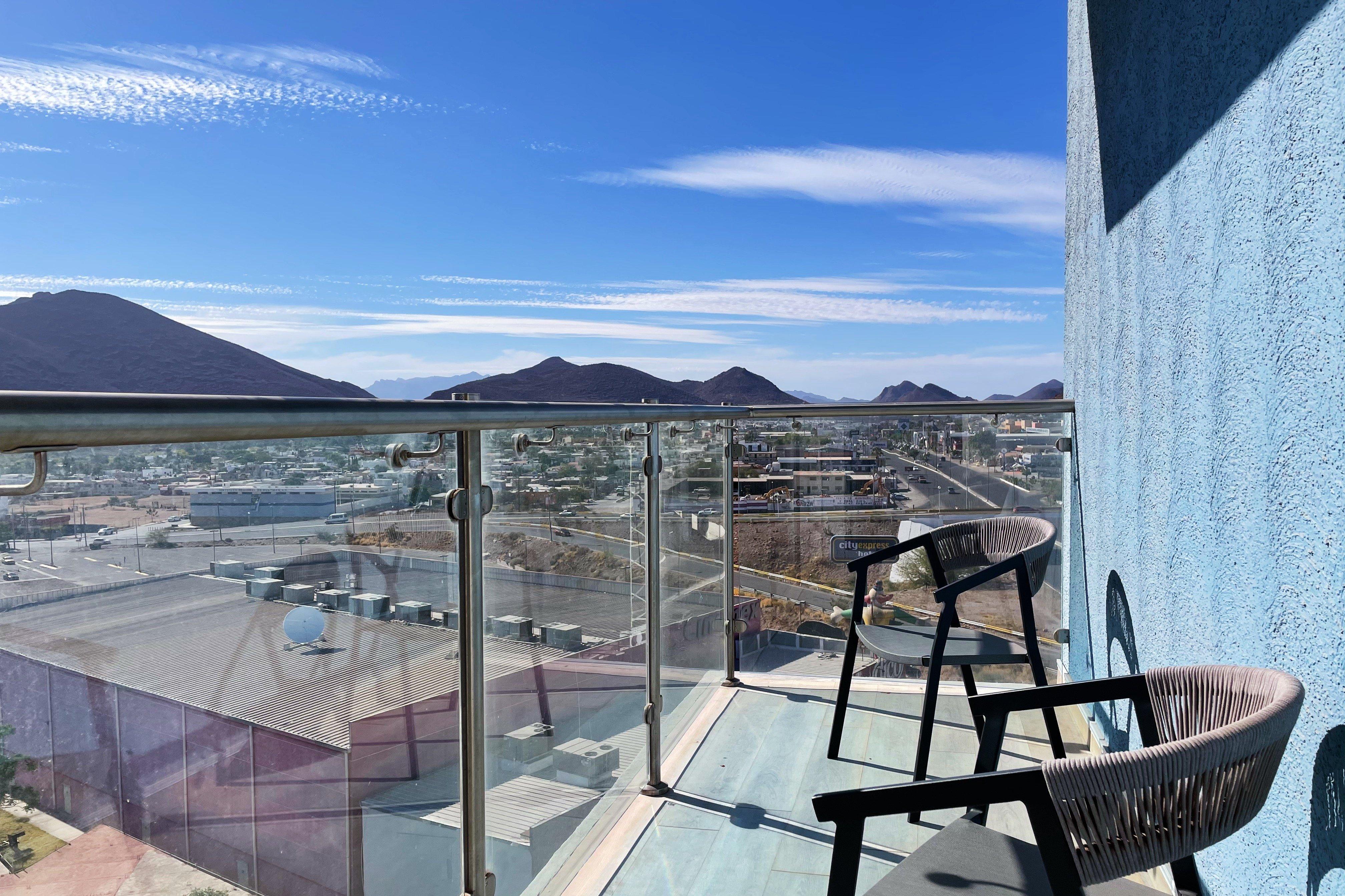 Holiday Inn Express Guaymas By Ihg Zewnętrze zdjęcie View from the balcony of a suite at the M Resort
