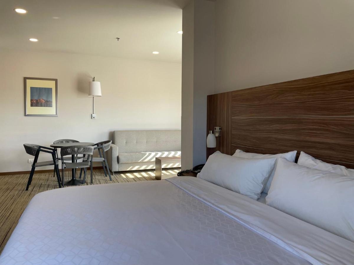 Holiday Inn Express Guaymas By Ihg Zewnętrze zdjęcie A room at the hotel