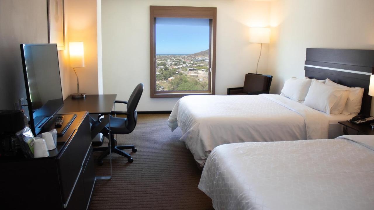 Holiday Inn Express Guaymas By Ihg Zewnętrze zdjęcie A typical room at the Hilton Garden Inn in Albuquerque, New Mexico
