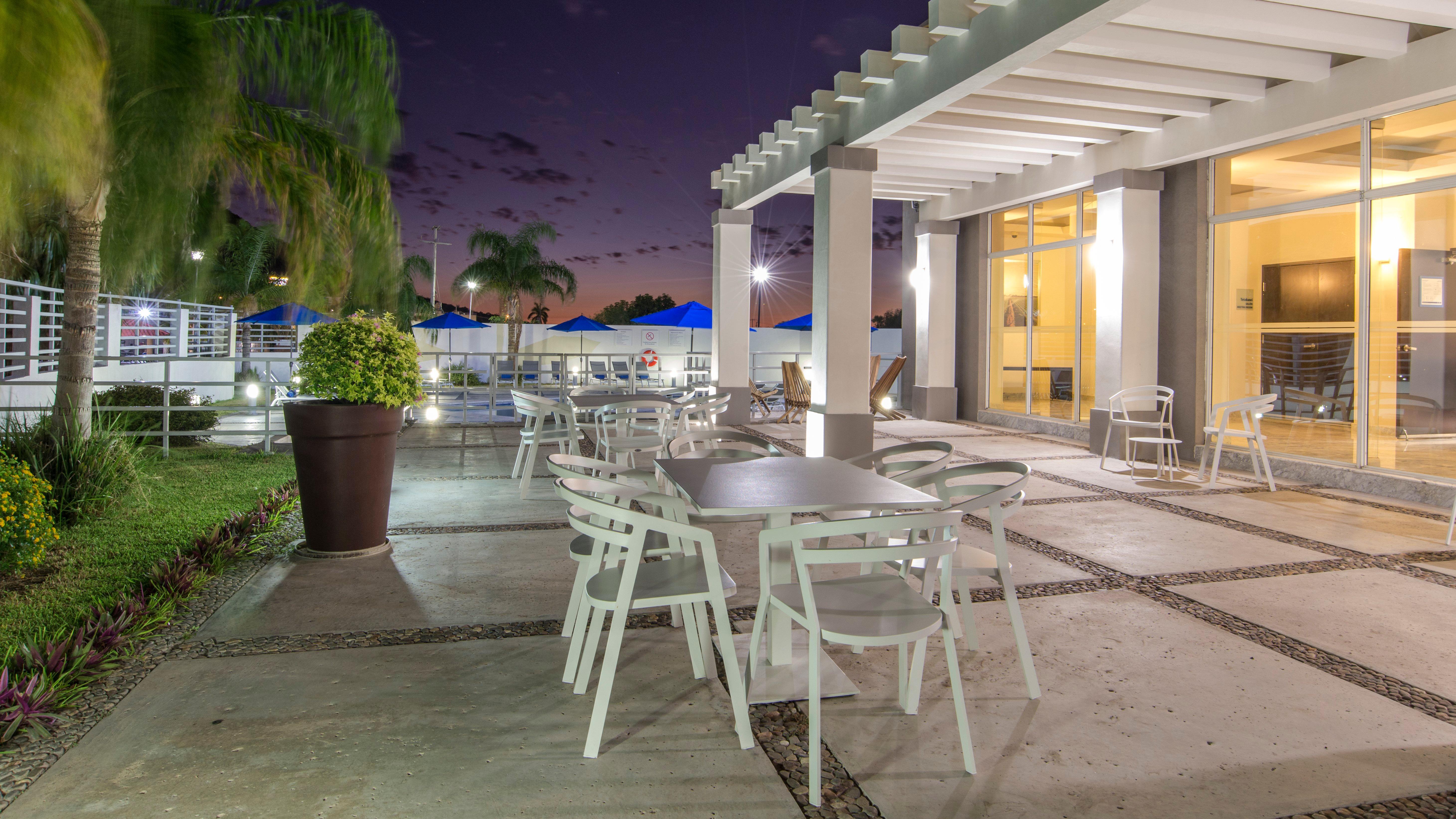 Holiday Inn Express Guaymas By Ihg Zewnętrze zdjęcie Hotel's pool area
