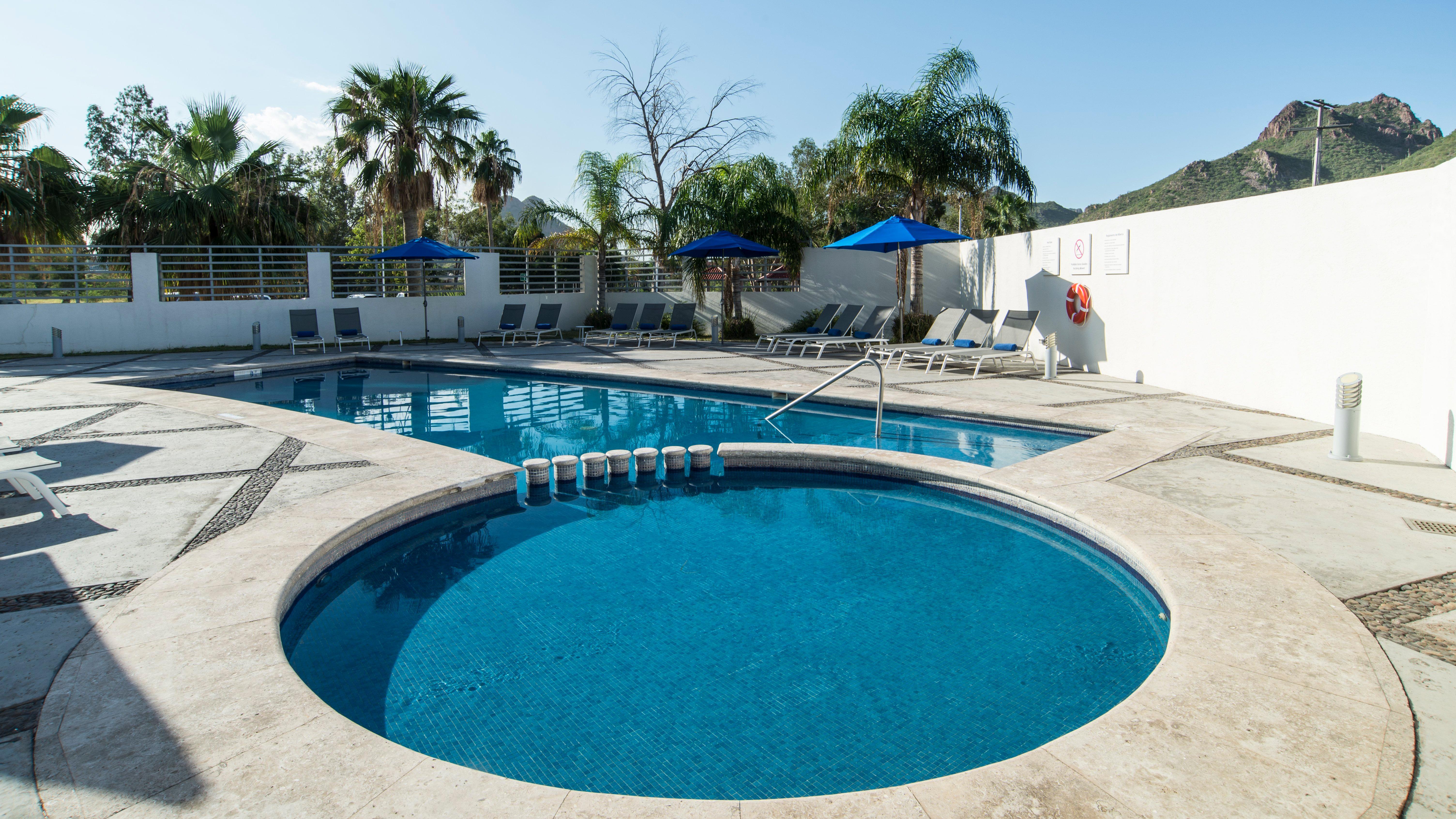 Holiday Inn Express Guaymas By Ihg Zewnętrze zdjęcie Swimming pool