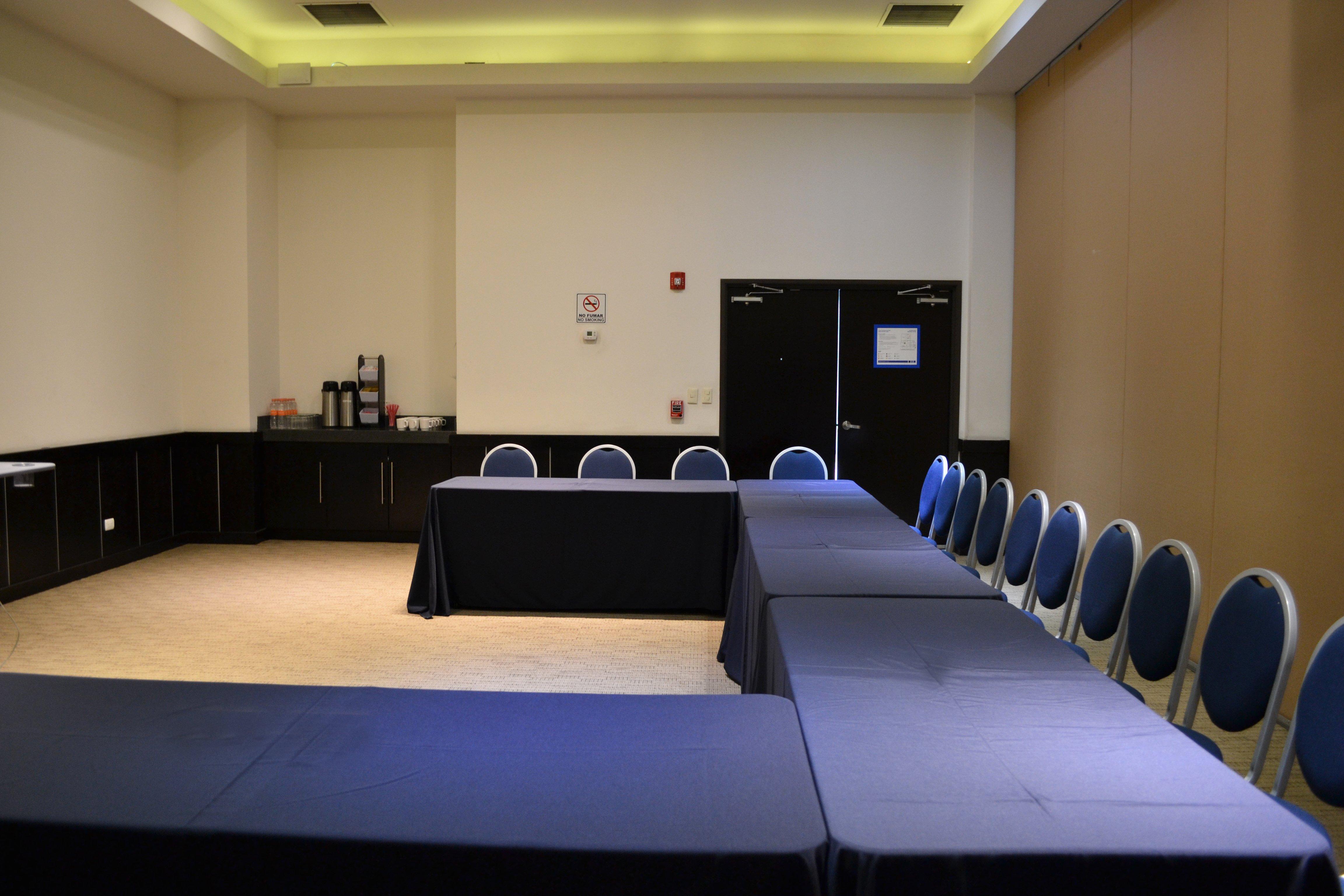 Holiday Inn Express Guaymas By Ihg Zewnętrze zdjęcie A meeting room at the hotel