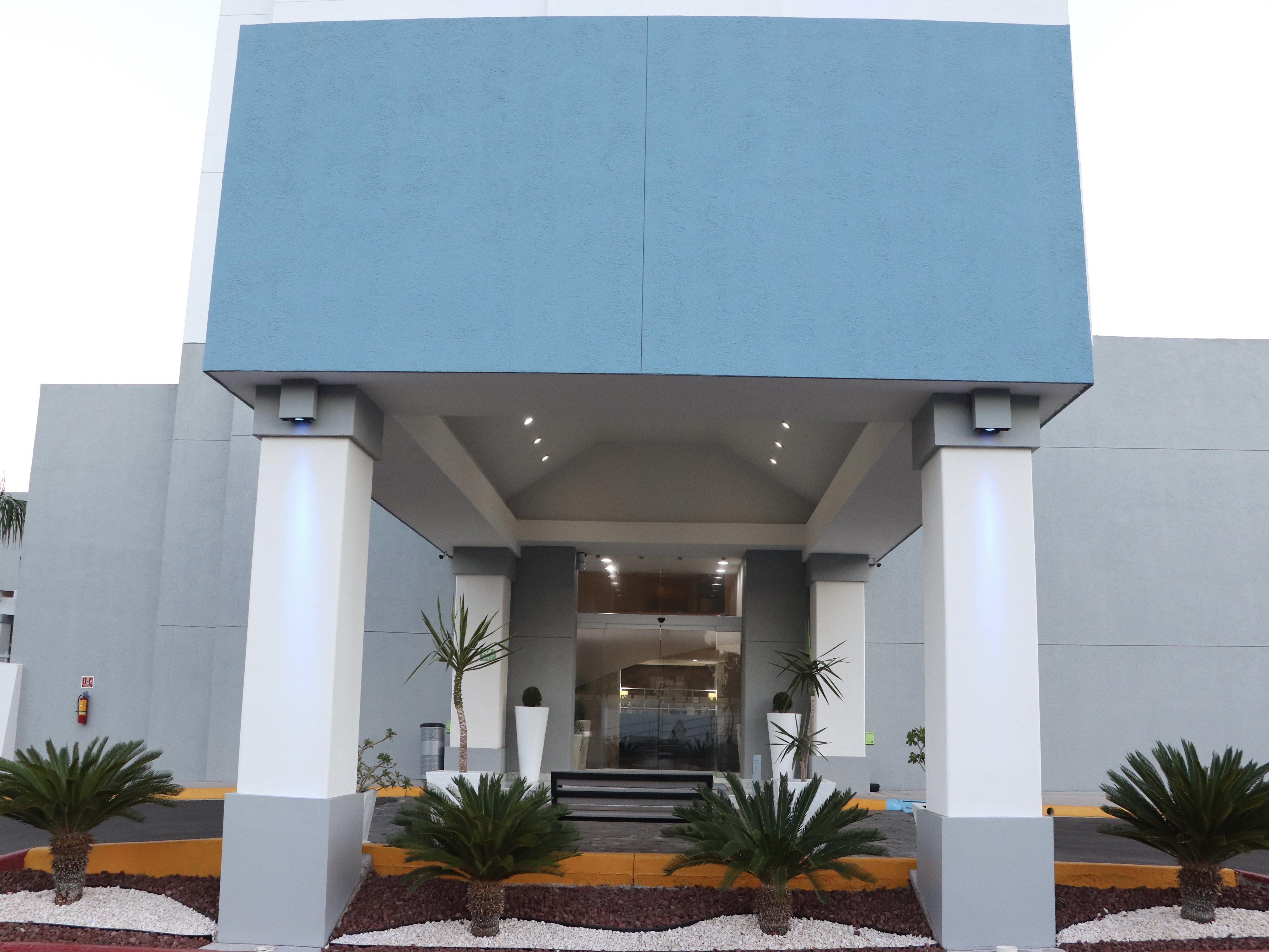 Holiday Inn Express Guaymas By Ihg Zewnętrze zdjęcie Entrance to the hotel