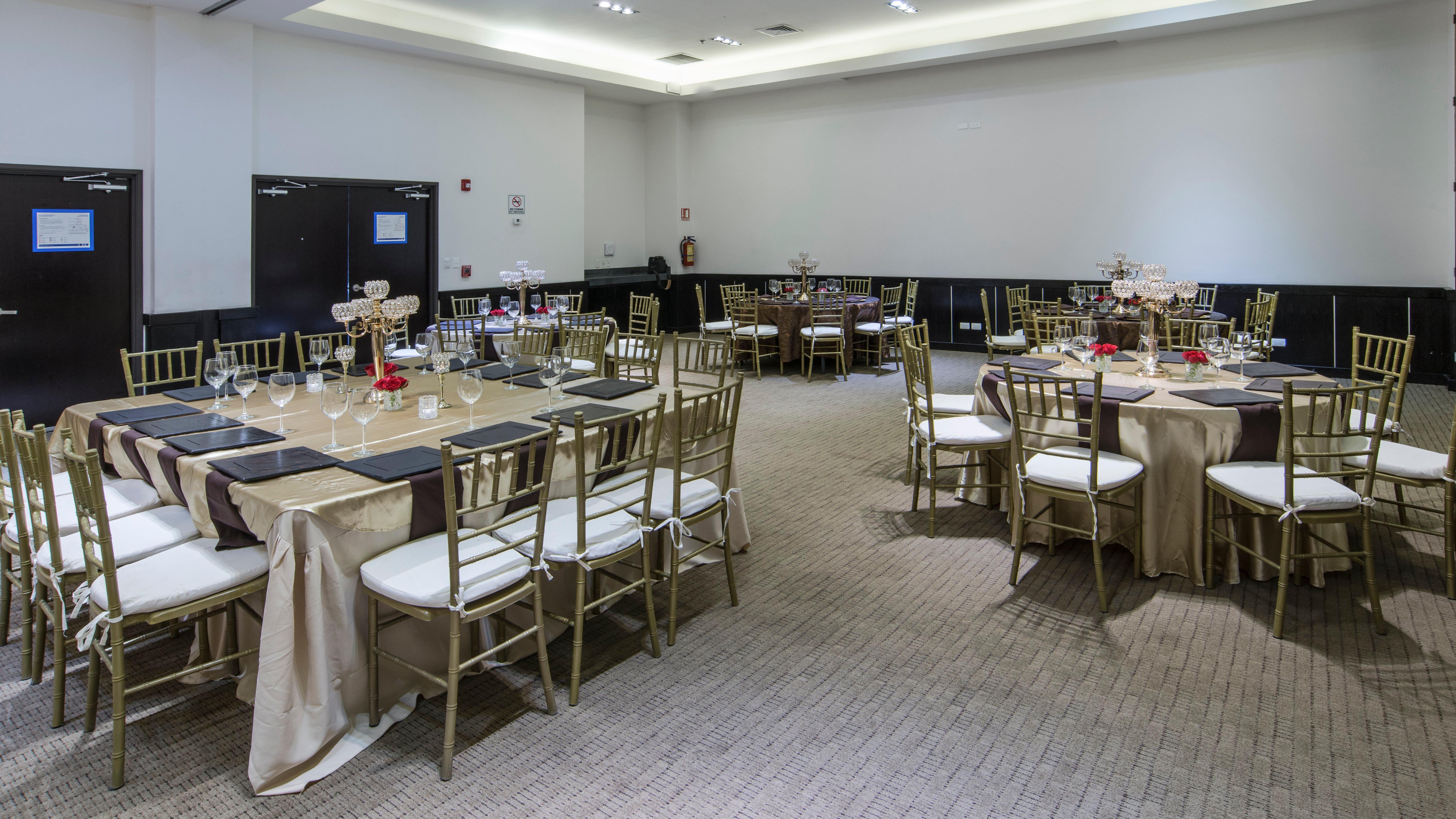 Holiday Inn Express Guaymas By Ihg Zewnętrze zdjęcie The ballroom at the hotel