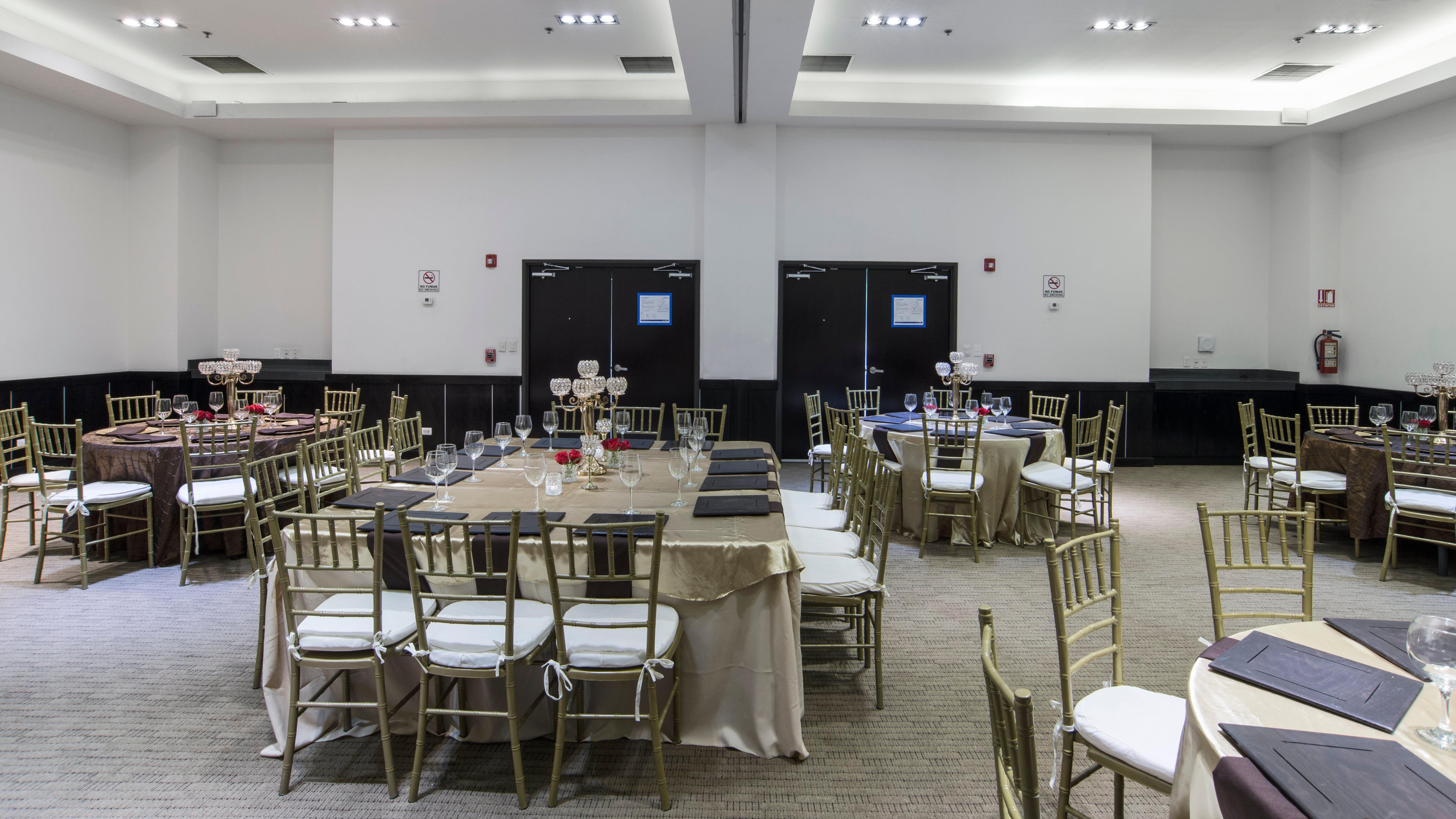 Holiday Inn Express Guaymas By Ihg Zewnętrze zdjęcie The ballroom at the hotel
