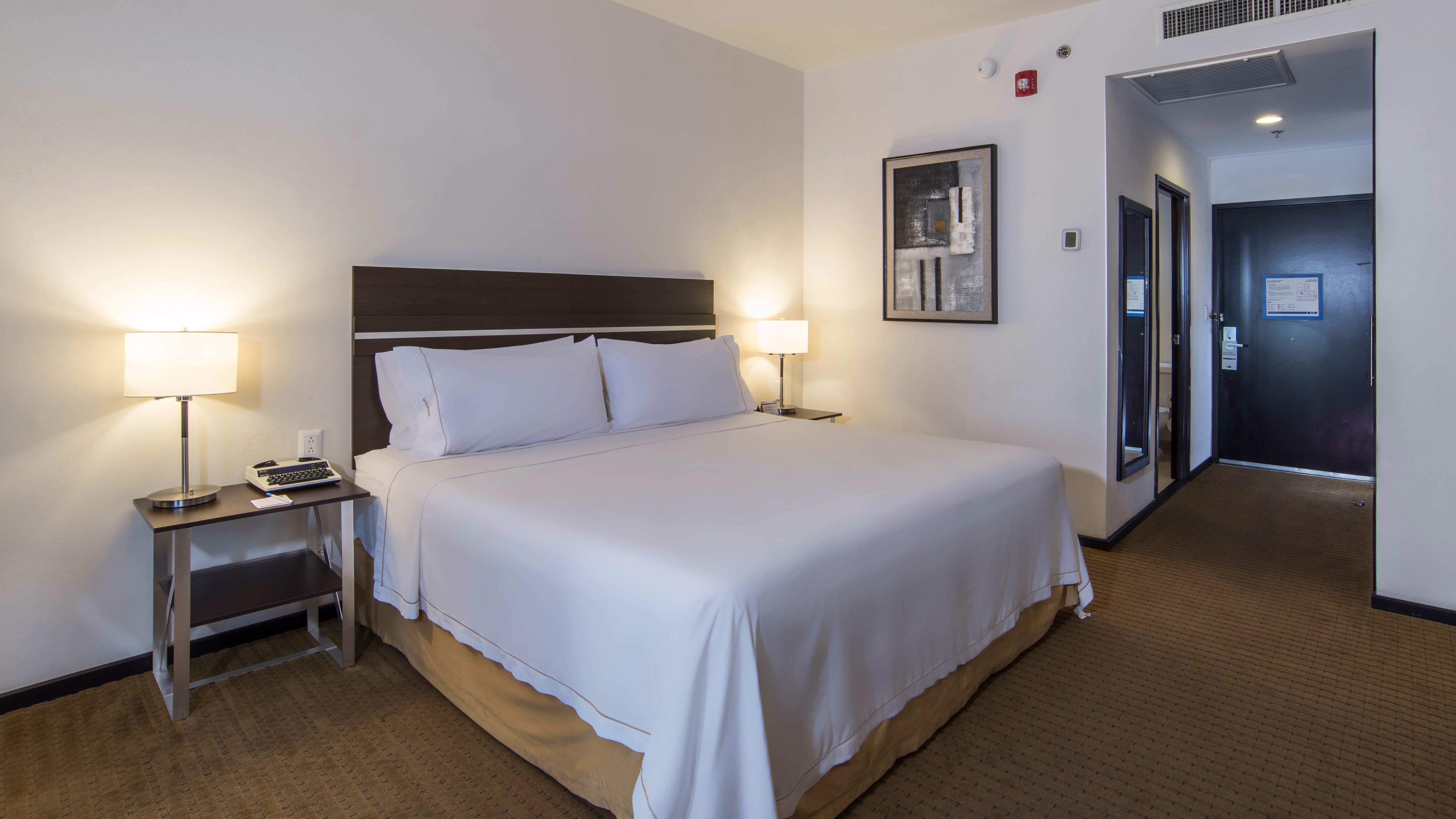 Holiday Inn Express Guaymas By Ihg Zewnętrze zdjęcie A room at the Hilton Garden Inn in San Francisco