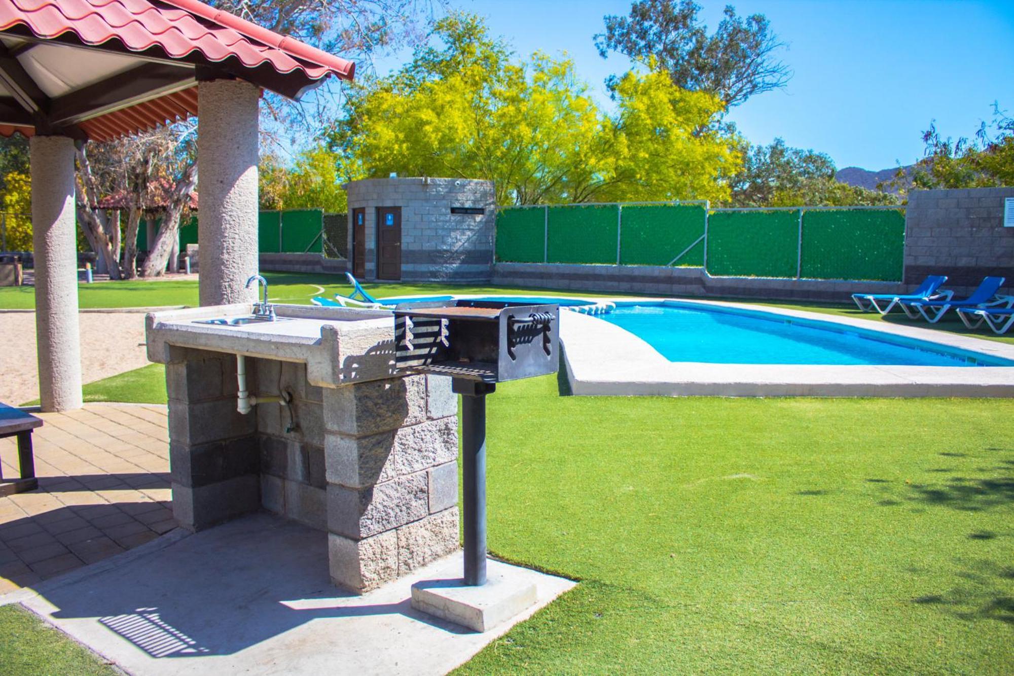 Holiday Inn Express Guaymas By Ihg Zewnętrze zdjęcie A typical poolside barbecue in Chile